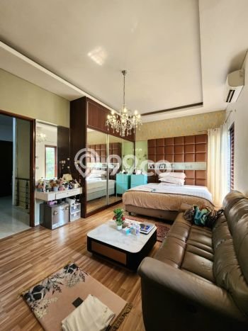 Rumah Elit LB 10000m2 Siap Pakai Desain Elegan di Pejaten, Jakarta Selatan Rumah Elit LB 10000m2 Siap Pakai Desain Elegan di Pejaten, Jakarta Selatan
