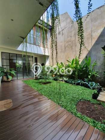 Ready to Use! Premium House LT 417m2 Desain Elegan di Kemang Ready to Use! Premium House LT 417m2 Desain Elegan di Kemang