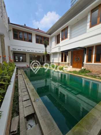 Rumah Elit Modern Tanpa Renovasi di Pondok Indah Jakarta Selatan Rumah Elit Modern Tanpa Renovasi di Pondok Indah Jakarta Selatan