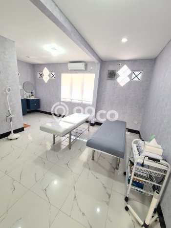 HOT LISTING! Rumah Siap Huni lokasi , Surabaya, Luas 460m2m² LB 460m2m² HOT LISTING! Rumah Siap Huni lokasi , Surabaya, Luas 460m2m² LB 460m2m²
