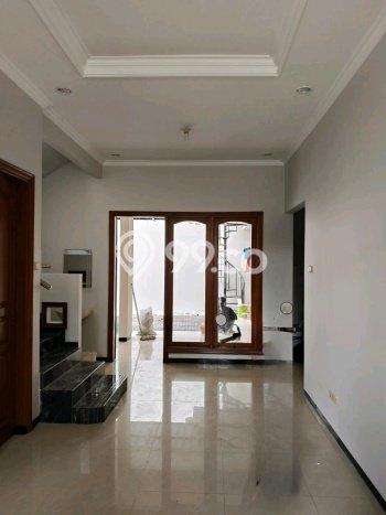 Disewakan! Rumah 3 Kamar Tidur &
4 Kamar Mandi di Mayjen Sungkono, Surabaya Disewakan! Rumah 3 Kamar Tidur &
4 Kamar Mandi di Mayjen Sungkono, Surabaya