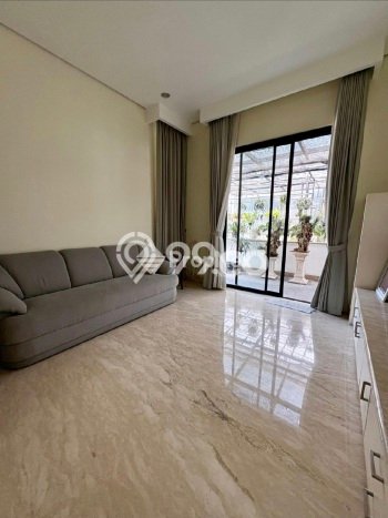Rumah Elit Modern Tanpa Renovasi di Graha Surabaya Rumah Elit Modern Tanpa Renovasi di Graha Surabaya