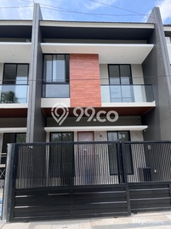 Rumah Luas Asri 3 KT Siap Pakai di Panjang Jiwo Surabaya Rumah Luas Asri 3 KT Siap Pakai di Panjang Jiwo Surabaya