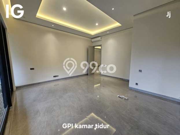 Siap Huni Rumah Mewah 5 Kamar di Pakuwon Indah Dekat ke Mana Pun Siap Huni Rumah Mewah 5 Kamar di Pakuwon Indah Dekat ke Mana Pun