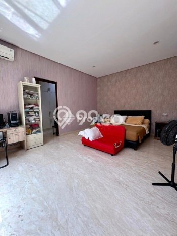 Rumah Elit Modern Tanpa Renovasi di Graha Surabaya Rumah Elit Modern Tanpa Renovasi di Graha Surabaya