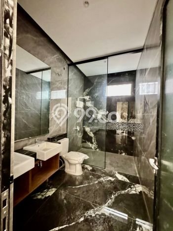 Rumah Mewah LB 405m2 Siap Pakai Desain Elegan di Citraland, Surabaya Rumah Mewah LB 405m2 Siap Pakai Desain Elegan di Citraland, Surabaya