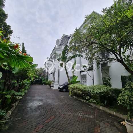 SPECIAL PRICE! Rumah di Kemang, 4 KT, Dekat Pusat Kota, Luas 400m2m² LB 650m2m² SPECIAL PRICE! Rumah di Kemang, 4 KT, Dekat Pusat Kota, Luas 400m2m² LB 650m2m²