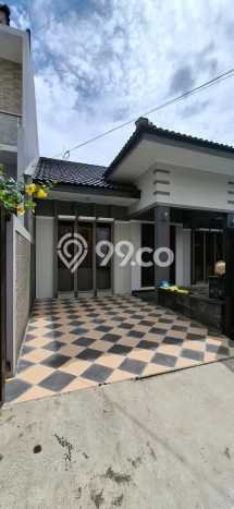 For Sale Hunian Rumah Terawat 2 KT di Taman Holis Indah, Bandung For Sale Hunian Rumah Terawat 2 KT di Taman Holis Indah, Bandung