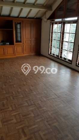Rumah Mewah LB 251m2 Siap Huni Desain Elegan di Burangrang, Bandung Rumah Mewah LB 251m2 Siap Huni Desain Elegan di Burangrang, Bandung