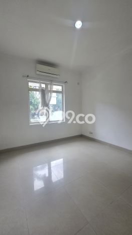 Rumah sewa siap pakai 4 Kamar Tidur di BSD Puspita Loka, Tangerang Rumah sewa siap pakai 4 Kamar Tidur di BSD Puspita Loka, Tangerang