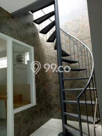For Sale Rumah 5 Kamar Lokasi Ideal Nyaman dan Strategis di Babakan Ciparay For Sale Rumah 5 Kamar Lokasi Ideal Nyaman dan Strategis di Babakan Ciparay