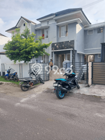 Dijual Rumah 3 Kamar Lokasi Strategis Nyaman dan Strategis di BSD Dijual Rumah 3 Kamar Lokasi Strategis Nyaman dan Strategis di BSD