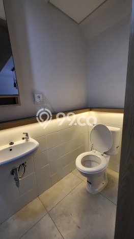 Rumah Modern Cantik 3 KT Bisa Langsung Pindah di BSD Rumah Modern Cantik 3 KT Bisa Langsung Pindah di BSD