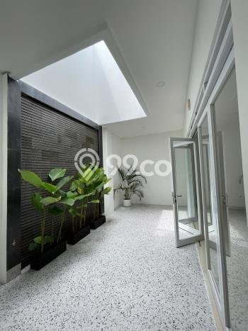 Ready to Use! Luxury House LT 208m2 Desain Elegan di Setra Duta Ready to Use! Luxury House LT 208m2 Desain Elegan di Setra Duta