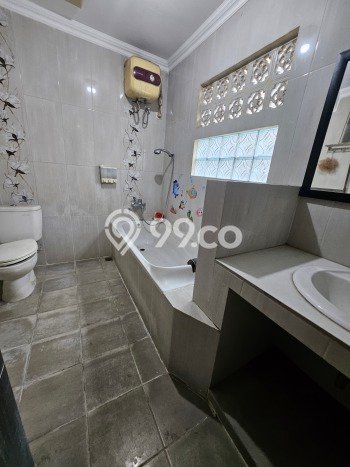 Rumah area Karawaci, 3 KM, Akses Mudah Pusat Kota, Luas 90m2m² Bangunan 180m2m² Rumah area Karawaci, 3 KM, Akses Mudah Pusat Kota, Luas 90m2m² Bangunan 180m2m²