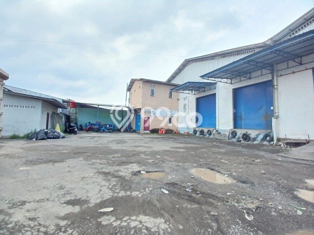 Unit Gudang disewakan di Sewon Bantul dengan LT 2000m2 / LB 1000m2 Unit Gudang disewakan di Sewon Bantul dengan LT 2000m2 / LB 1000m2