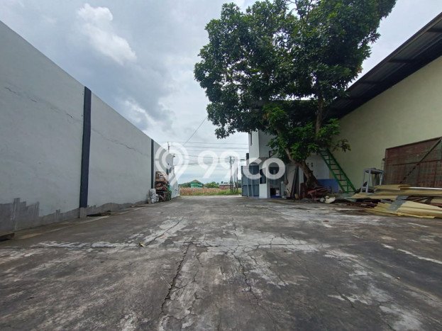 Area Ramai! Gudang Dijual di Piyungan untuk Bisnis Luas Bangunan 1200m2 Area Ramai! Gudang Dijual di Piyungan untuk Bisnis Luas Bangunan 1200m2