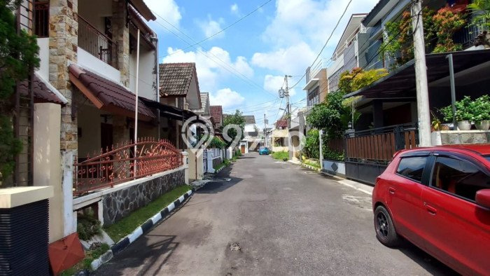For Sale Rumah 5 Kamar Lokasi Ideal Bagus dan Strategis di Umbulharjo For Sale Rumah 5 Kamar Lokasi Ideal Bagus dan Strategis di Umbulharjo