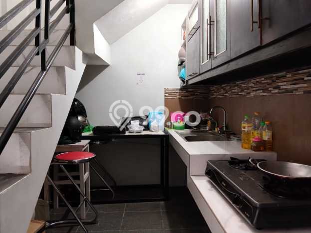 Rumah Kost untuk Dijual di Depok dengan 22 KT, 22 KM, Luas 420m2 Rumah Kost untuk Dijual di Depok dengan 22 KT, 22 KM, Luas 420m2