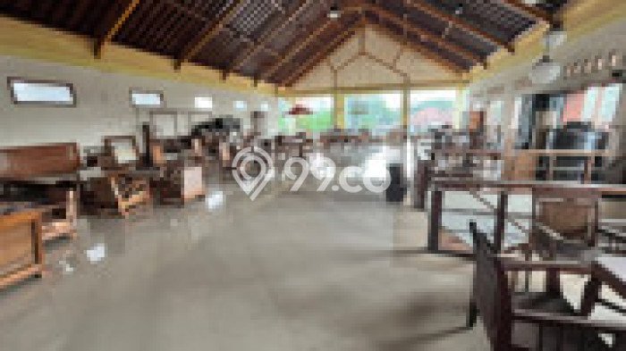 Unit Komersial Disewakan di Caturtunggal di Area Ramai & Strategis Unit Komersial Disewakan di Caturtunggal di Area Ramai & Strategis