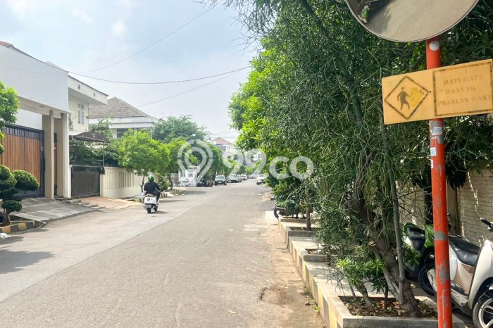 For Sale Rumah 4 Kamar Lokasi Strategis Bagus dan Strategis di Kelapa Gading For Sale Rumah 4 Kamar Lokasi Strategis Bagus dan Strategis di Kelapa Gading