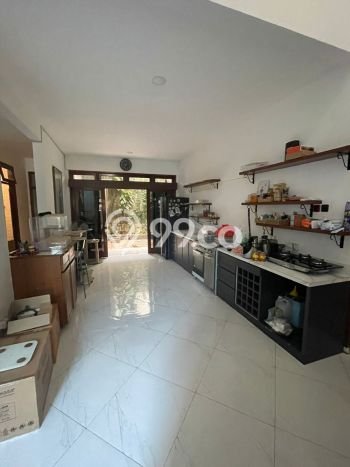 Rumah Elit Modern Tanpa Renovasi di Rempoa Tangerang Selatan Rumah Elit Modern Tanpa Renovasi di Rempoa Tangerang Selatan