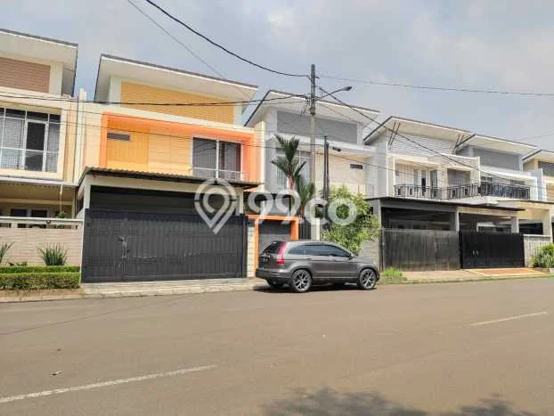 Rumah Mewah LB 180m2 Siap Huni Desain Elegan di Duta Garden, Tangerang Rumah Mewah LB 180m2 Siap Huni Desain Elegan di Duta Garden, Tangerang