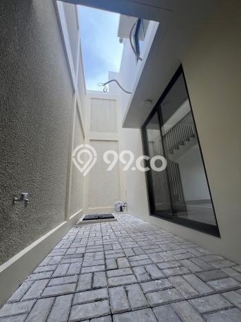 Jual Rumah Mewah Megah Dengan View Eksklusif di Gading Serpong, Tangerang Jual Rumah Mewah Megah Dengan View Eksklusif di Gading Serpong, Tangerang