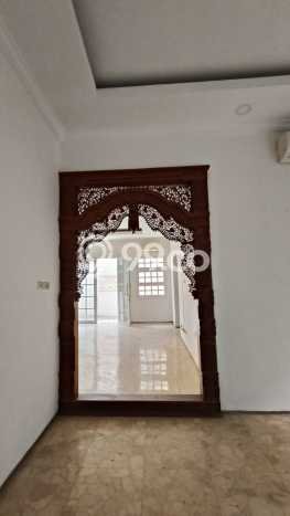Lokasi terbaik! Rumah siap huni disewakan di Duren Sawit LB 375m2 Lokasi terbaik! Rumah siap huni disewakan di Duren Sawit LB 375m2
