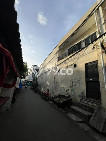 Ruko Disewa di Jakarta Barat dengan LB 100m2 Area Komersial Ramai Ruko Disewa di Jakarta Barat dengan LB 100m2 Area Komersial Ramai