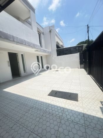 Ready to Use! Premium House LT 200m2 Desain Elegan di Metland Menteng Ready to Use! Premium House LT 200m2 Desain Elegan di Metland Menteng