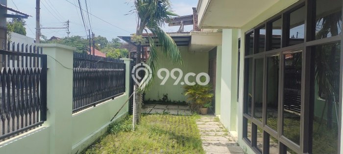 Rumah Elit Modern Tanpa Renovasi di Sompok Semarang Rumah Elit Modern Tanpa Renovasi di Sompok Semarang