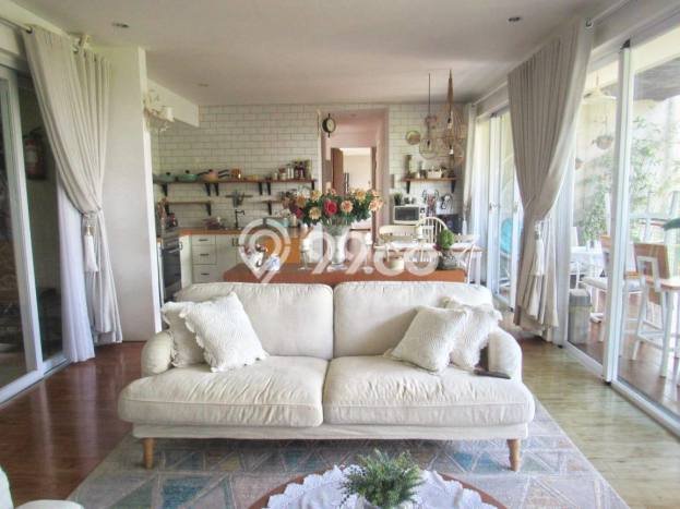 Rumah Elit Modern Tanpa Renovasi di Dago Bandung Rumah Elit Modern Tanpa Renovasi di Dago Bandung