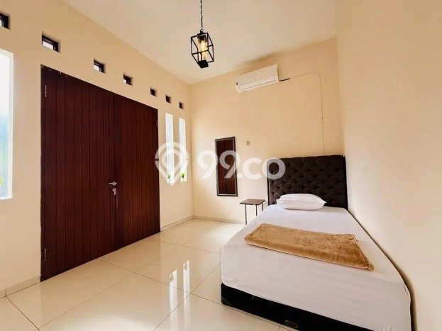 Rumah Asri area , Bandung, Luas 198m2m² Bangunan 320m2m² Rumah Asri area , Bandung, Luas 198m2m² Bangunan 320m2m²