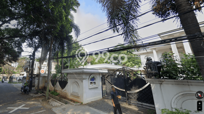 Siap Huni Rumah Mewah 11 Kamar di Cilandak Dekat ke Mana Pun Siap Huni Rumah Mewah 11 Kamar di Cilandak Dekat ke Mana Pun