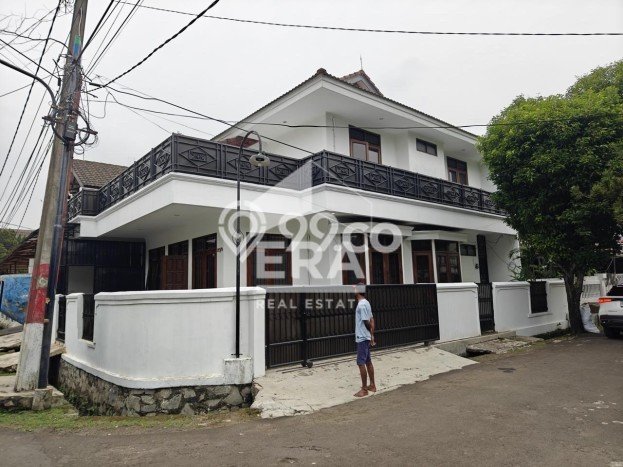 Rumah Mewah Dijual LT 212m2 di Ciputat, Tangerang Selatan Rumah Mewah Dijual LT 212m2 di Ciputat, Tangerang Selatan