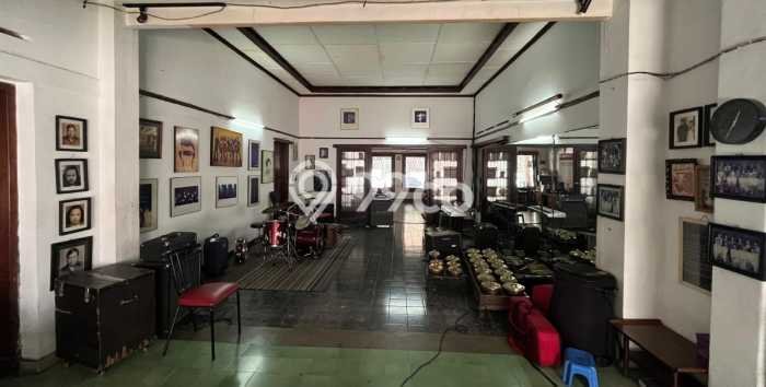 Rumah LT 880m2m² / LB 320m2m² di Kawasan Cibeunying, Bandung Rumah LT 880m2m² / LB 320m2m² di Kawasan Cibeunying, Bandung