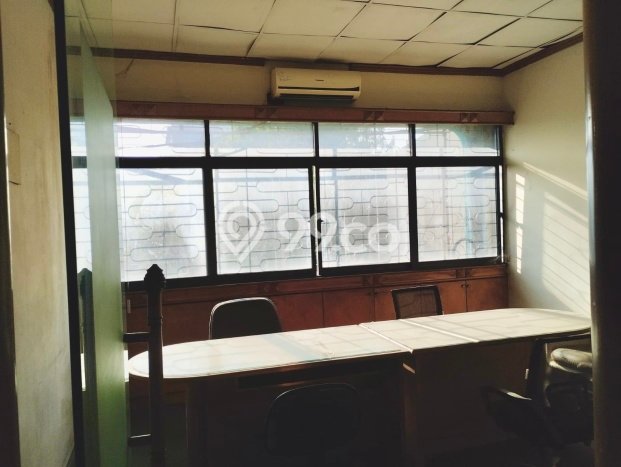 Ruko Disewa di Jakarta Pusat dengan LB 337m2 Area Komersial Ramai Ruko Disewa di Jakarta Pusat dengan LB 337m2 Area Komersial Ramai