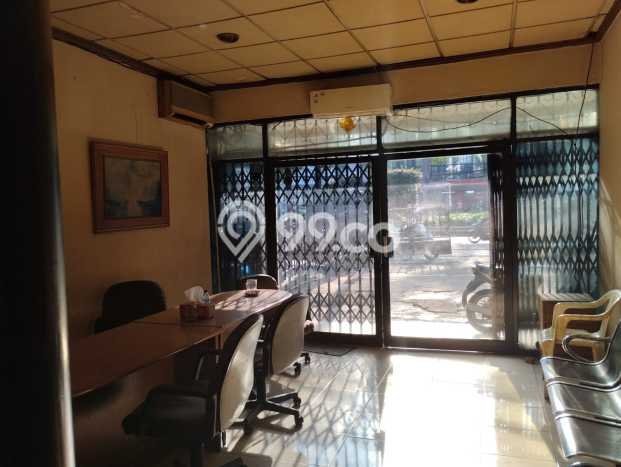 Ruko Disewa di Jakarta Pusat dengan LB 337m2 Area Komersial Ramai Ruko Disewa di Jakarta Pusat dengan LB 337m2 Area Komersial Ramai