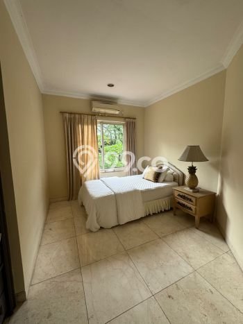 Disewakan! Rumah 4 Kamar Tidur &
4 Kamar Mandi di Lippo Karawaci, Tangerang Disewakan! Rumah 4 Kamar Tidur &
4 Kamar Mandi di Lippo Karawaci, Tangerang