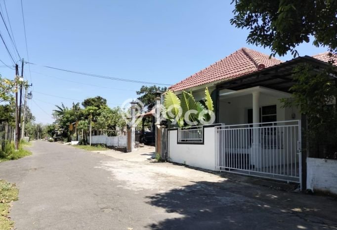 Rumah Strategis Berbah, Sleman, Luas 126m2m² LB 60m2m² Rumah Strategis Berbah, Sleman, Luas 126m2m² LB 60m2m²