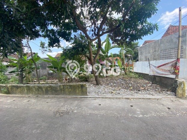 Tanah Dijual Area Strategis di Condong Catur Sleman 121m2 Tanah Dijual Area Strategis di Condong Catur Sleman 121m2