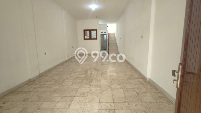 Lokasi strategis! Rumah siap pakai disewakan di Tebet LB 200m2 Lokasi strategis! Rumah siap pakai disewakan di Tebet LB 200m2