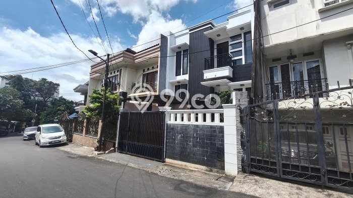 Disewakan Rumah Konsep Modern di Tebet Jakarta Selatan dengan 5 KT Disewakan Rumah Konsep Modern di Tebet Jakarta Selatan dengan 5 KT