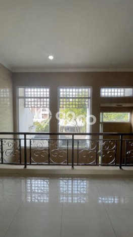 Disewakan Rumah Harga Terjangkau di BSD Green Wich Tangerang Punya 4 Kamar Tidur Disewakan Rumah Harga Terjangkau di BSD Green Wich Tangerang Punya 4 Kamar Tidur