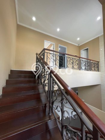Disewakan Rumah Harga Terjangkau di BSD Green Wich Tangerang Punya 4 Kamar Tidur Disewakan Rumah Harga Terjangkau di BSD Green Wich Tangerang Punya 4 Kamar Tidur