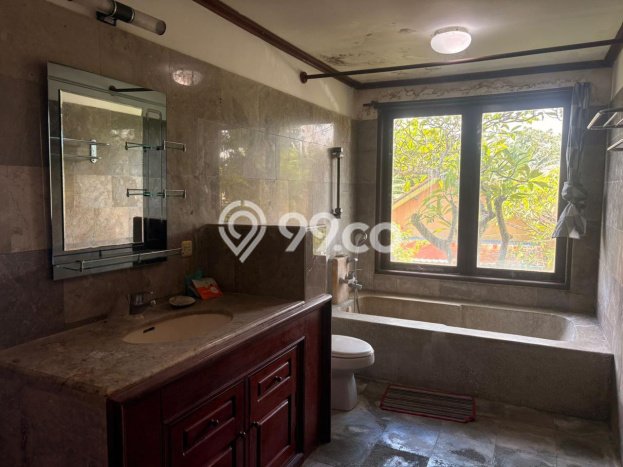 LOKASI TERBAIK! Vila Kawasan , Area 500m2m², Lingkungan Tenang dan aman LOKASI TERBAIK! Vila Kawasan , Area 500m2m², Lingkungan Tenang dan aman