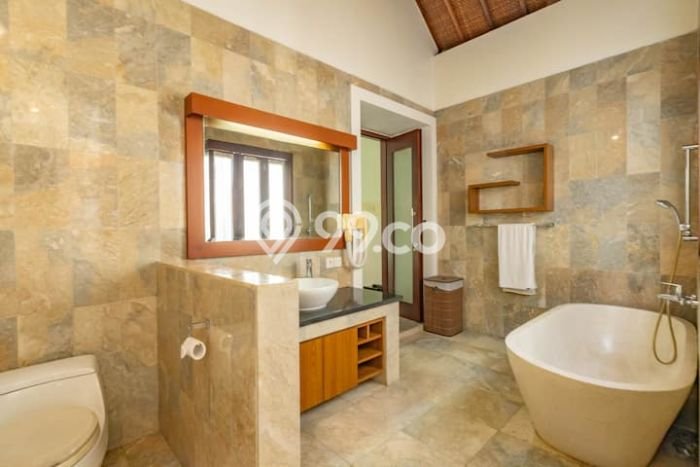 Vila di , Luas 400m2m², Ideal untuk hunian keluarga Vila di , Luas 400m2m², Ideal untuk hunian keluarga