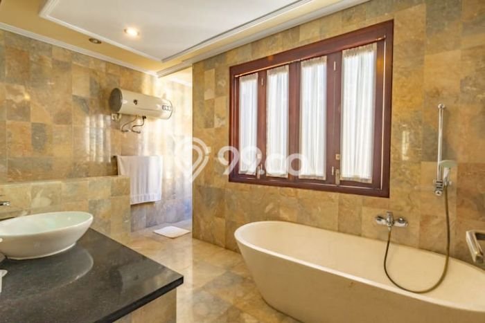 Vila di , Luas 400m2m², Ideal untuk hunian keluarga Vila di , Luas 400m2m², Ideal untuk hunian keluarga