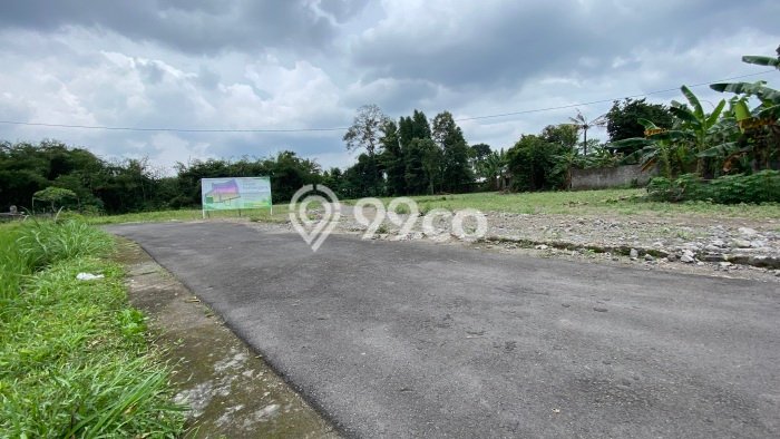 Dijual Tanah Lokasi Strategis Kawasan , Luas 100m2m², Akses Yogyakarta, Yogyakarta Dijual Tanah Lokasi Strategis Kawasan , Luas 100m2m², Akses Yogyakarta, Yogyakarta
